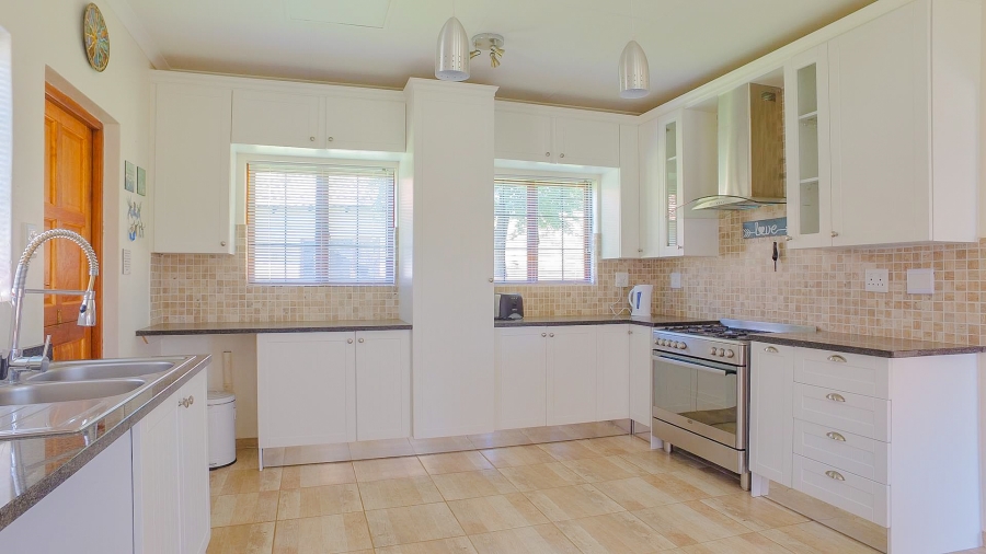 To Let 3 Bedroom Property for Rent in The Coves North West